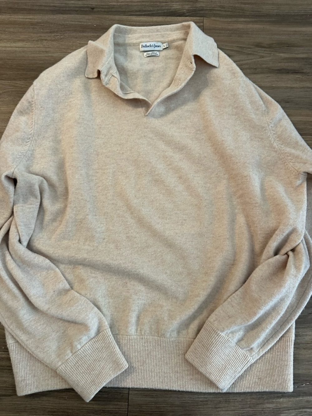 Bellock & Jones Men’s Cream V-Neck wool/ cashmere Collared Sweater